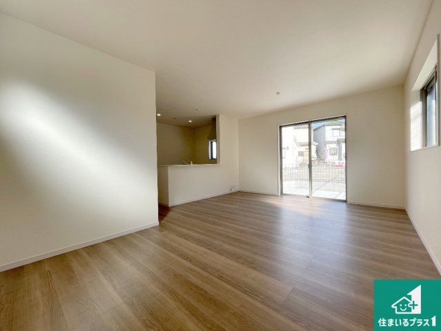 藤井寺市道明寺　第5期　新築一戸建ての前面道路含む現地写真|まだ未完成ですが、現地でしかわからない事もございます。是非一度ご覧ください。周辺は閑静な住宅街です。前面道路もしっかりと有りますので車の出し入れも安心ですよ！