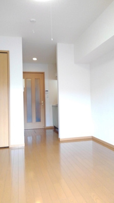 【居間・リビング】 | マーベラスC | こちらの居間で趣味の時間をお楽しみください