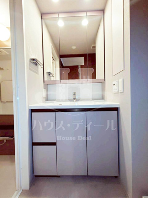 【独立洗面台】 | プラウド板橋区役所前 | 朝の支度にも助かる、独立の洗髪洗面化粧台