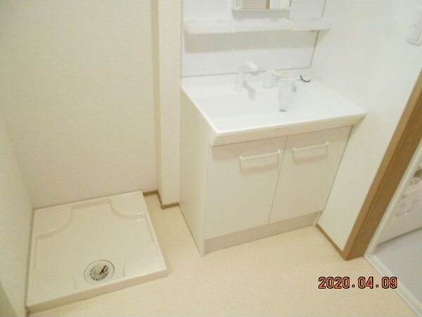 ディーパレス B棟の独立洗面台