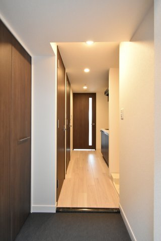 ファステートNAMBA華月の玄関