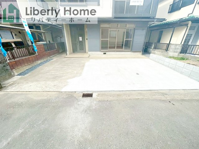 水戸市元吉田町　中古戸建の駐車場