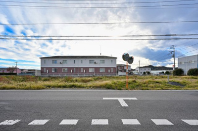 【前面道路含む現地写真】 | 太田市東新町　売り土地 | 北側8m道路で道幅が広く駐車もラクラク♪
