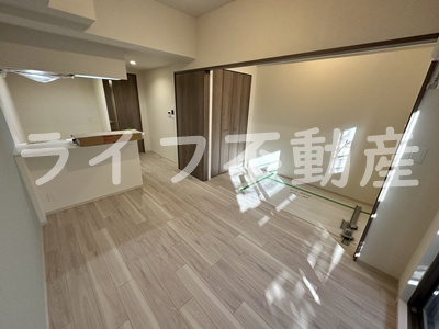 ファステート東大阪バレーナの内装|明るい色調の室内です