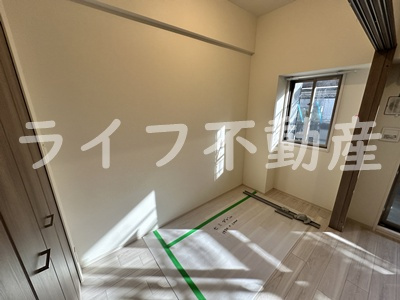 ファステート東大阪バレーナの洋室|使い勝手のいい洋室です