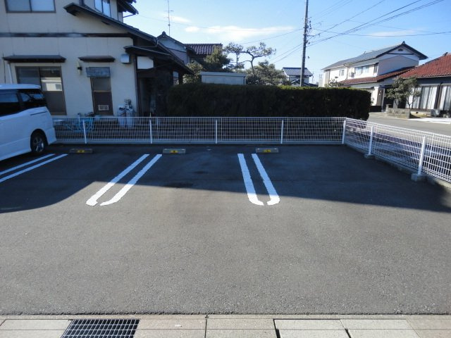 エリクシ－ル　６８の駐車場