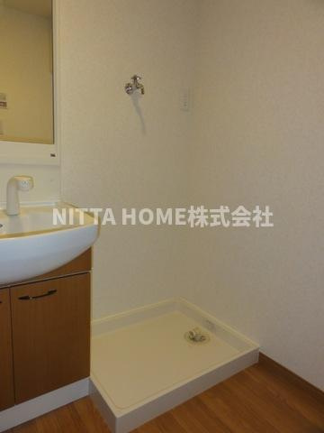 グランベルⅠの洗面所|便利な室内洗濯機置場です(*^-^*)