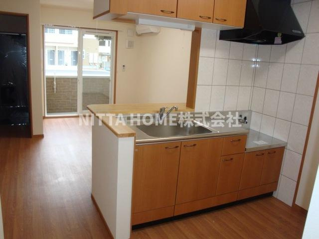 グランベルⅠのキッチン|リビングが眺められるカウンターキッチン!(^^)!