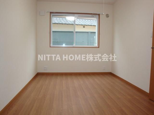 グランベルⅠの内装|こちらの洋室は６.７帖です( ^^) 