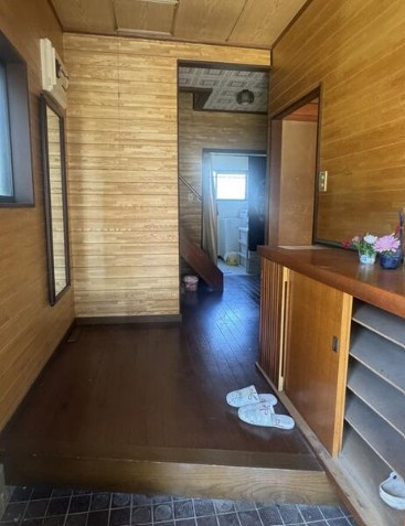 【中古】川越市南大塚５丁目中古住宅の玄関|明るい玄関ホールです！