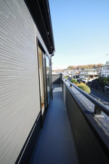 【バルコニー】 | 【仲介手数料無料！！】日野市平山２丁目　新築戸建て（全1棟）1号棟　4798万円