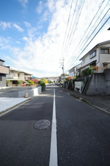 【前面道路含む現地写真】 | 【仲介手数料無料！！】日野市平山２丁目　新築戸建て（全1棟）1号棟　4798万円