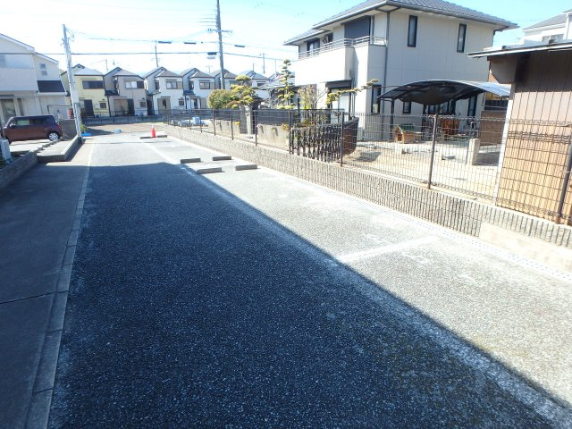 【駐車場】 | マドレ・ミホ | 駐車場があるので、車を買う予定の方も安心です