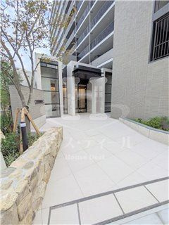 【エントランス】 | レーベン川口並木VERTEA | 清潔なエントランスです