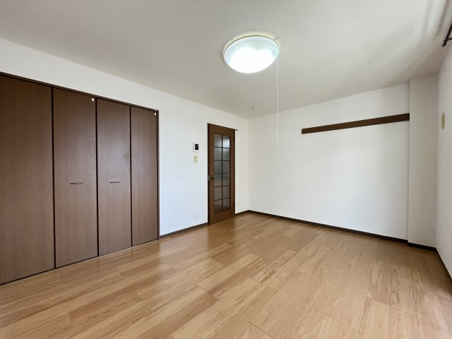 ファインＣの居間・リビング|イメージ201号室の写真（反転あり）