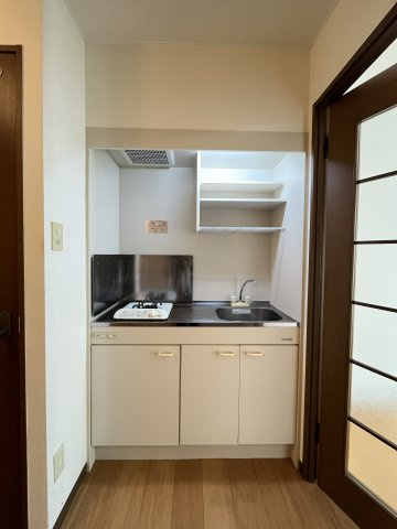 ファインＣのキッチン|イメージ201号室の写真（反転あり）