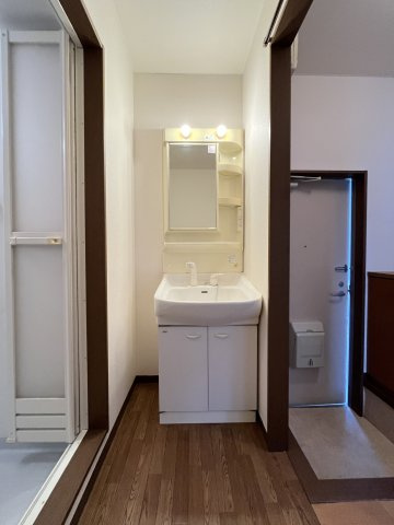 ファインＣの洗面所|イメージ201号室の写真（反転あり）