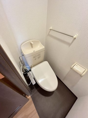 ファインＣのトイレ|イメージ201号室の写真（反転あり）