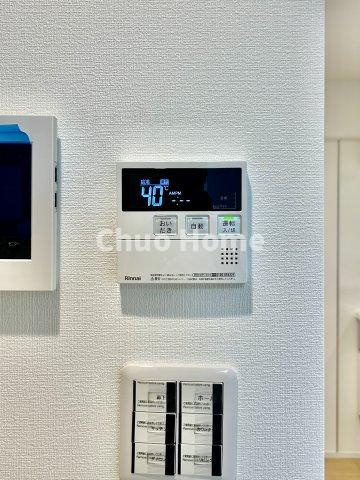なぎさニュータウン2号棟の発電・温水設備|【給湯リモコン】外での一日を忘れさせてくれるオートバス機能でお好みの湯量・温度に調整された浴槽。