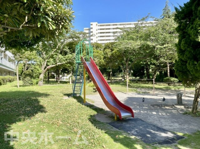 なぎさニュータウン2号棟の現況写真|敷地内には緑が多く住環境良好です。