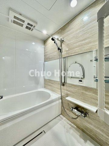 なぎさニュータウン2号棟の浴室|【バスルーム】暖房換気乾燥機付きシステムバスルーム。暖房・冷風・換気・乾燥など、毎日を快適に過ごせるうれしい機能が揃っています。雨の日の洗濯物も安心です。