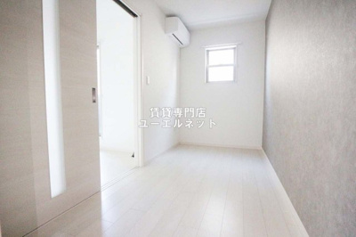 【寝室】 | KTIレジデンス庄内 | 明るく開放感のある居室で、自分だけのくつろぎ空間を。