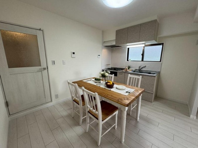 【キッチン】 | パレ・ドール東所沢２ | カントリー風の内装と建具でナチュラルに
