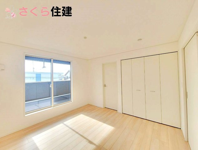 高根沢町宝積寺　第16　１号棟の設備|同社施工物件の写真です。三口コンロは複数の調理ができるので時短になります！