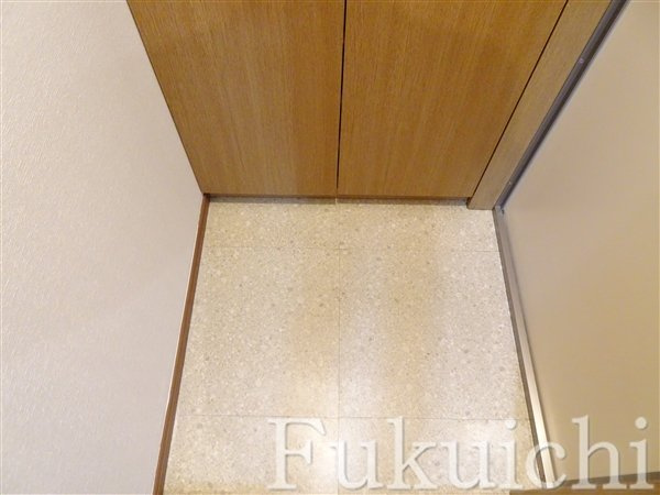 フォンテヴィラの玄関