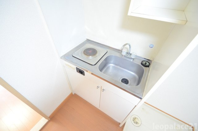 【キッチン】 | レオパレス英（ＨＡＮＡＢＵＳＡ） | 設備・使用は号室により異なる為、現況を優先致します。