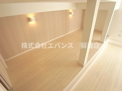 【寝室】 | グランシェルズ | 広くて明るい寝室