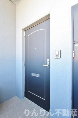 【玄関】 | ガーデンヒルズ城南V | 明るい玄関です