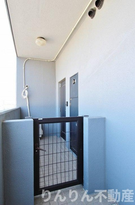 【エントランス】 | ガーデンヒルズ城南V | 清潔なエントランスです