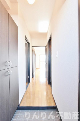 【玄関】 | ガーデンヒルズ城南V | きれいな玄関です