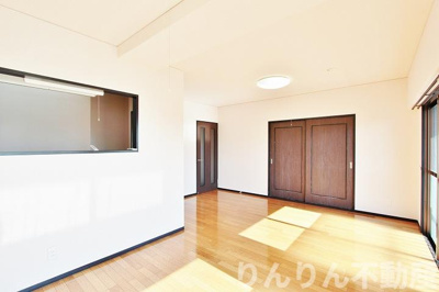 【居間・リビング】 | ガーデンヒルズ城南V | おしゃれな居間です