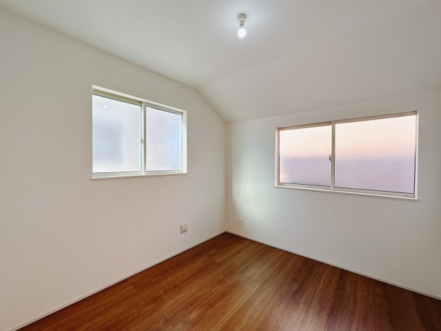 【新築戸建】高崎市浜尻町700番11の洋室|■2階洋室｜子供部屋のメリットは「自立心を養うことができる」「自分で整理整頓できるようになる」そして、お子様が成長した際には「プライバシーを確保できる」といい事だらけ♪