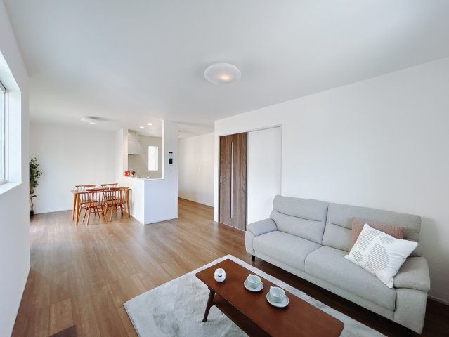 【新築戸建】高崎市浜尻町700番11の居間・リビング|■リビング｜毎日の家族とのご飯も大切に、充実できるようオシャレなダイニングキッチンをご用意しました♪より家族との絆も深まります＾＾