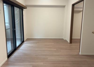 【居間・リビング】 | ドラゴンマンション橋本十弐番館 | リビングの間取りの種類は大きくわけてリビングとダイニングが別になっているタイプ、リビングダイニング一体型です。どちらも一長一短ですので、家を選ぶ時はその両面をチェックして決めるようにしましょう。