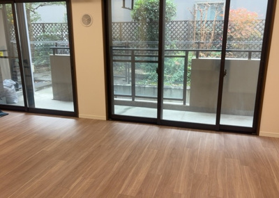 【居間・リビング】 | ドラゴンマンション橋本十弐番館 | 直線タイプはLとDKを一直線に並べた形で対面キッチンのタイプです。一般的なのでよく見かけるかもしれません。直線タイプに似た直接アイランドタイプは、キッチンとダイニングの間に壁がない分広く感じられます。