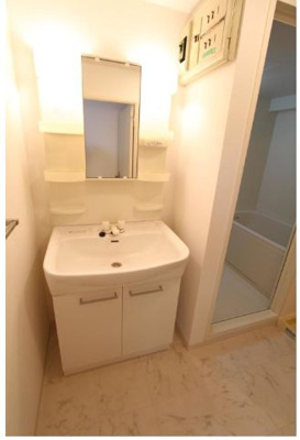 【独立洗面台】 | プライムアーバン勝どき | 独立洗面台、小物を置くことができて便利です