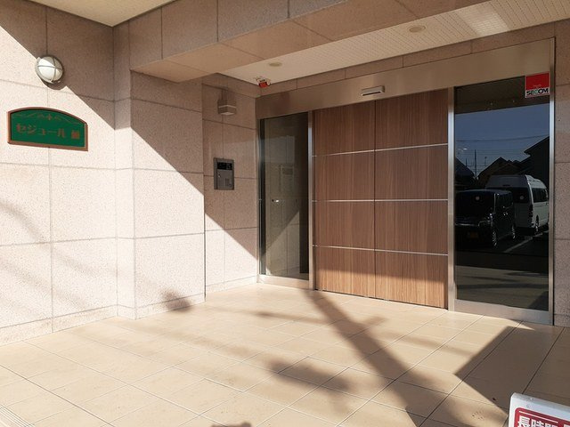 セジュール　藤のエントランス