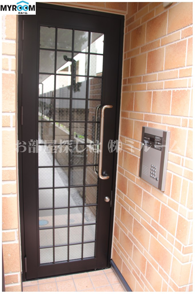 アーバンプレイス雑司が谷Aのエントランス|オートロック付★