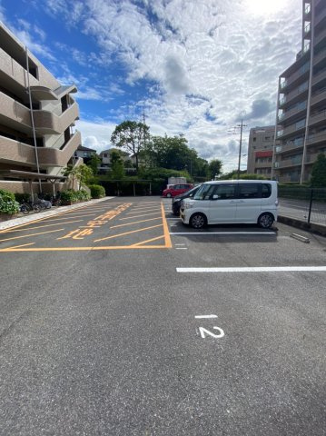 エリジオンの駐車場