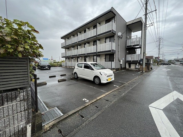レオパレス新川Ⅱのその他|敷地内駐車場　空車状況はお問合せ下さい。