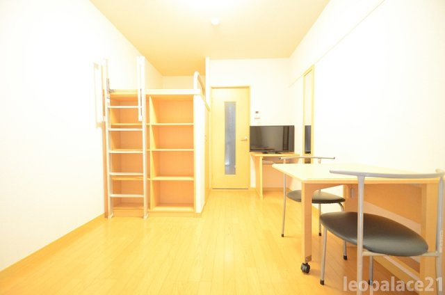 レオパレス新川Ⅱの居間・リビング|1Ｆのお部屋はフローリング