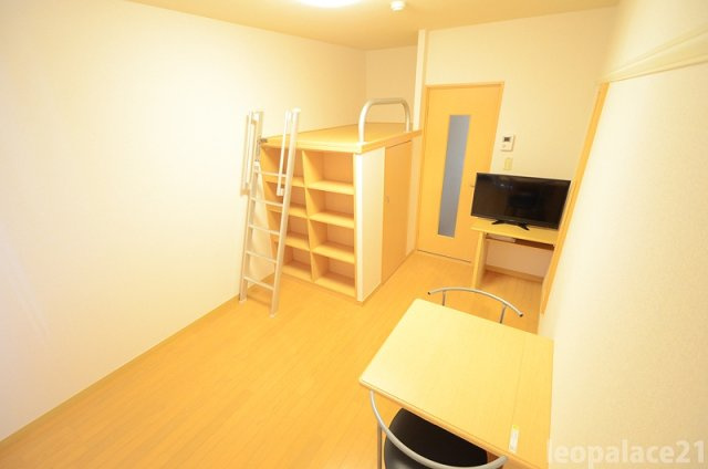 レオパレス新川Ⅱの居間・リビング|1Ｆのお部屋はフローリング