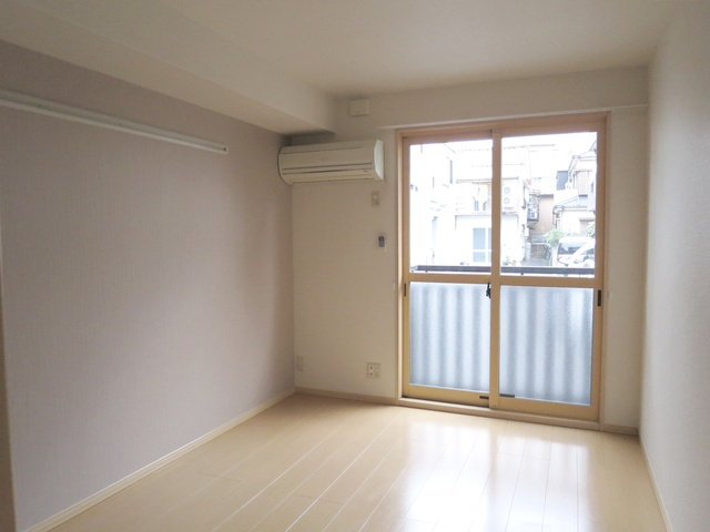 Ｗｅｓｔ　Ｆｉｖｅ－ｓの居間・リビング|明るく快適なお部屋です(^^)