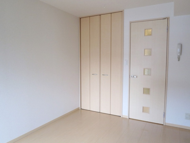 Ｗｅｓｔ　Ｆｉｖｅ－ｓの寝室|窓側から見た居室です。