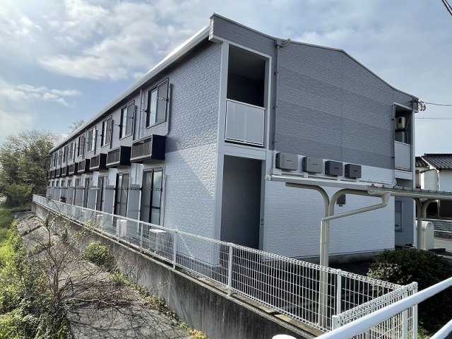 レオパレスメゾンドゥトロッポの外観|蛍鑑賞ができます♪