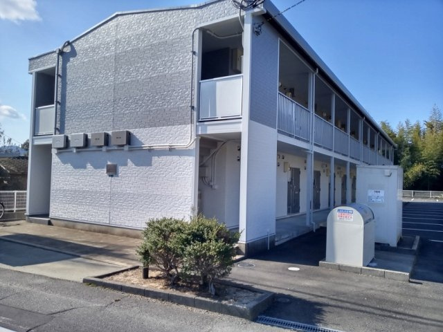 レオパレスメゾンドゥトロッポの外観|2022年11月に外壁塗装いたしました。